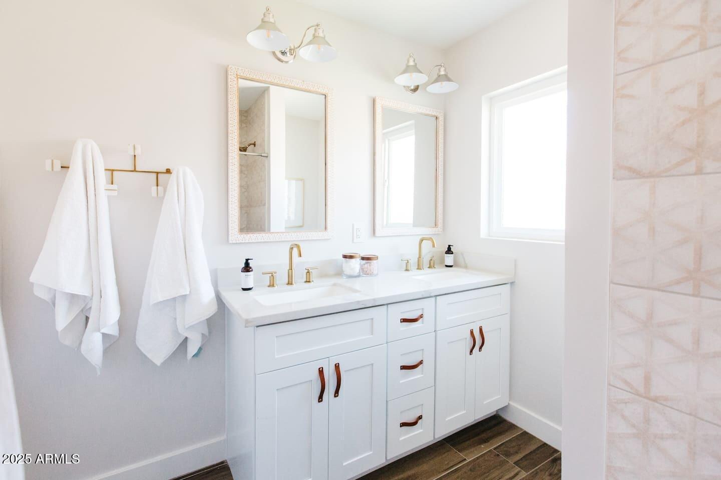 8316 E EDGEMONT Avenue