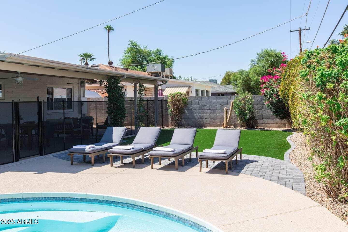 8316 E EDGEMONT Avenue