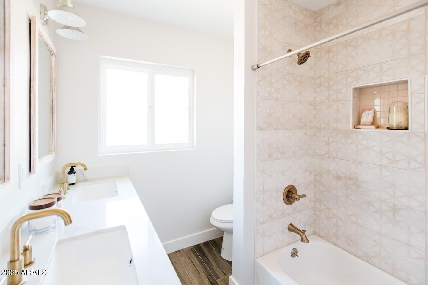 8316 E EDGEMONT Avenue