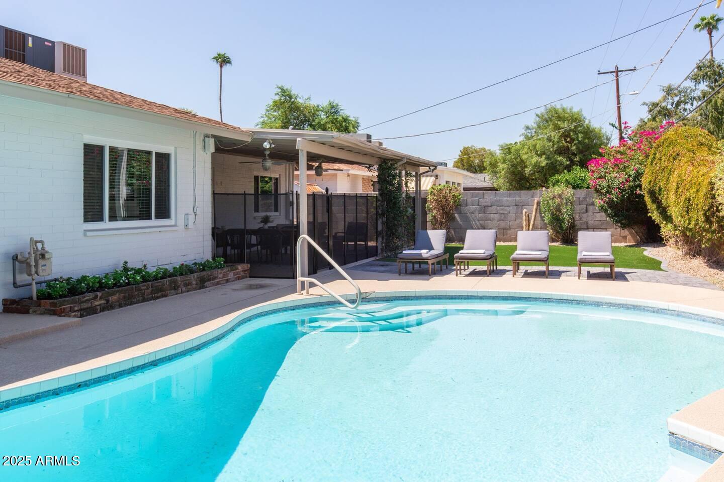 8316 E EDGEMONT Avenue