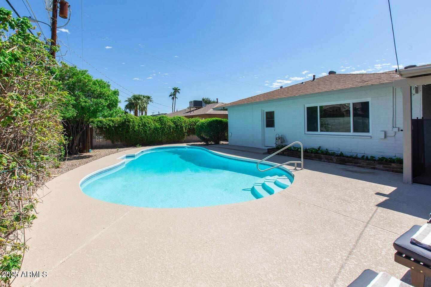 8316 E EDGEMONT Avenue