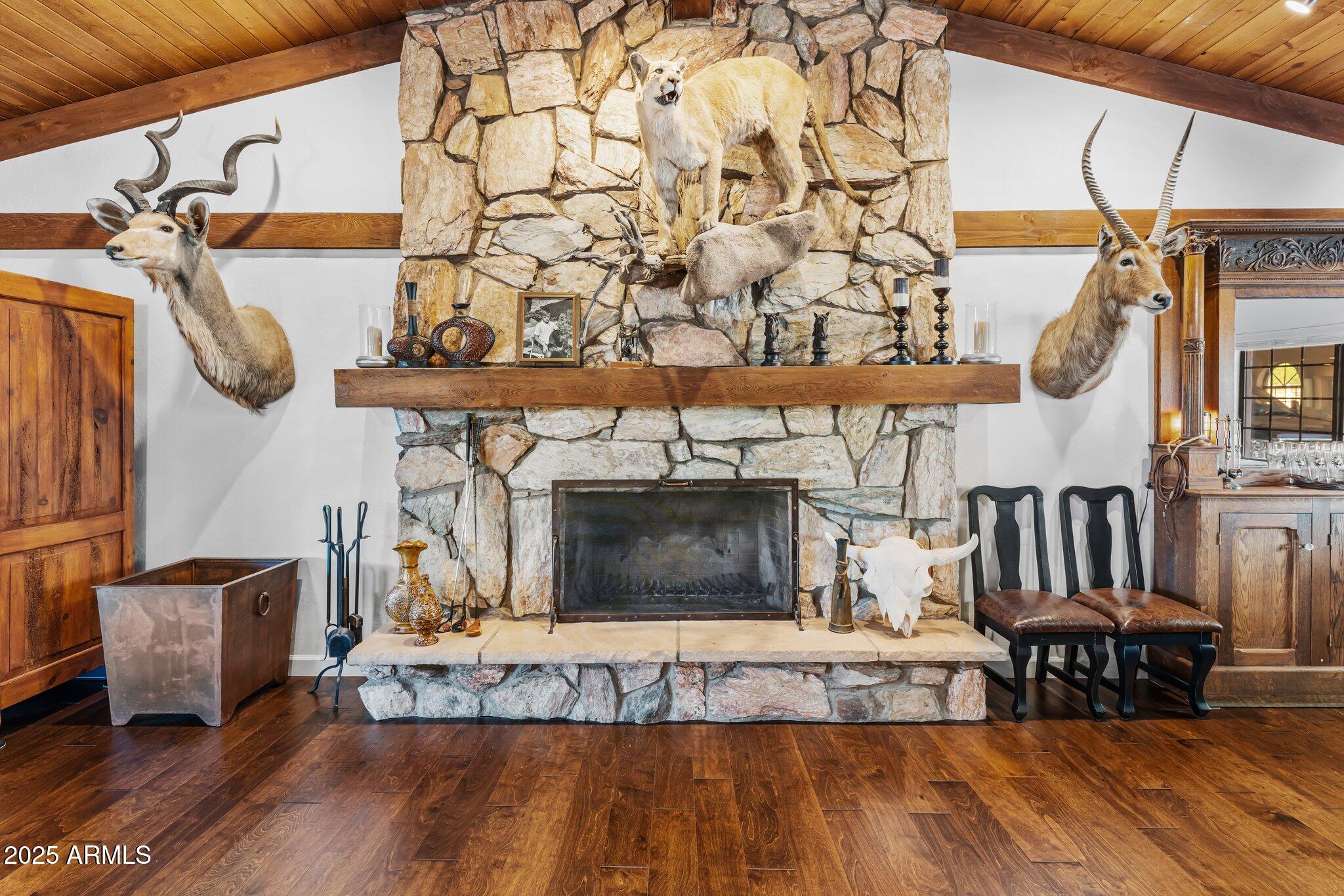 2601 E MESQUITE Street