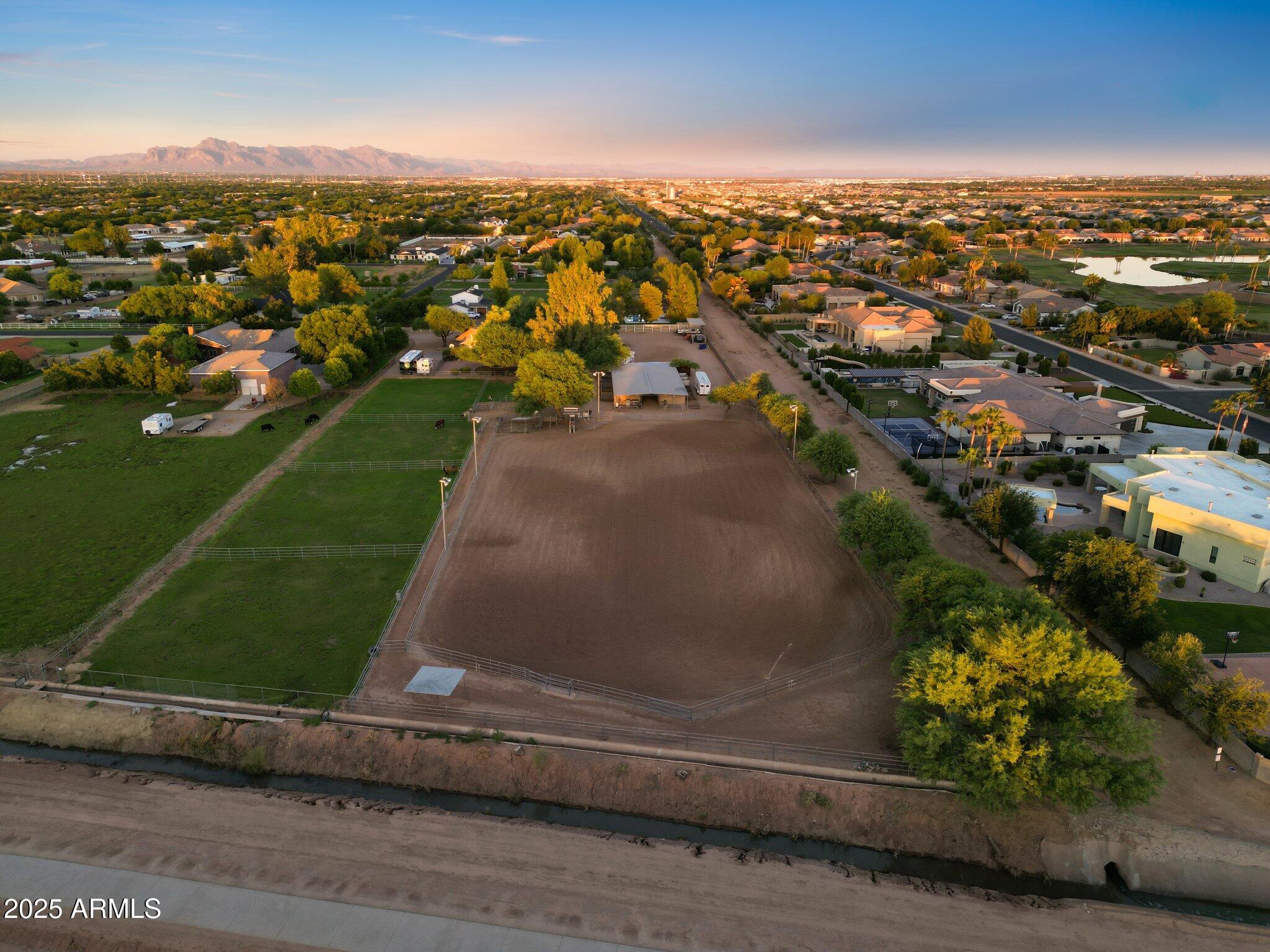 2601 E MESQUITE Street