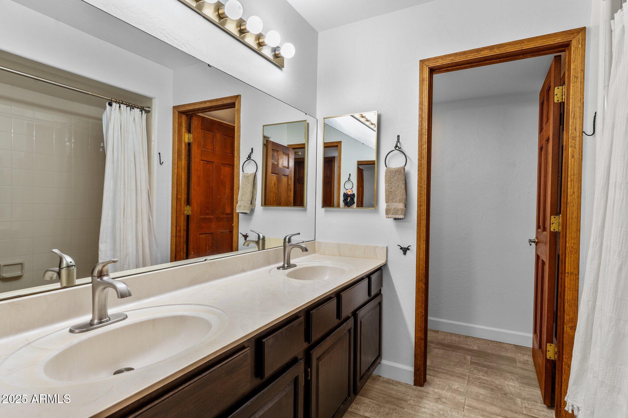 2601 E MESQUITE Street