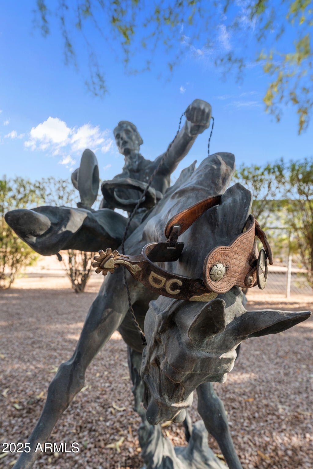 2601 E MESQUITE Street