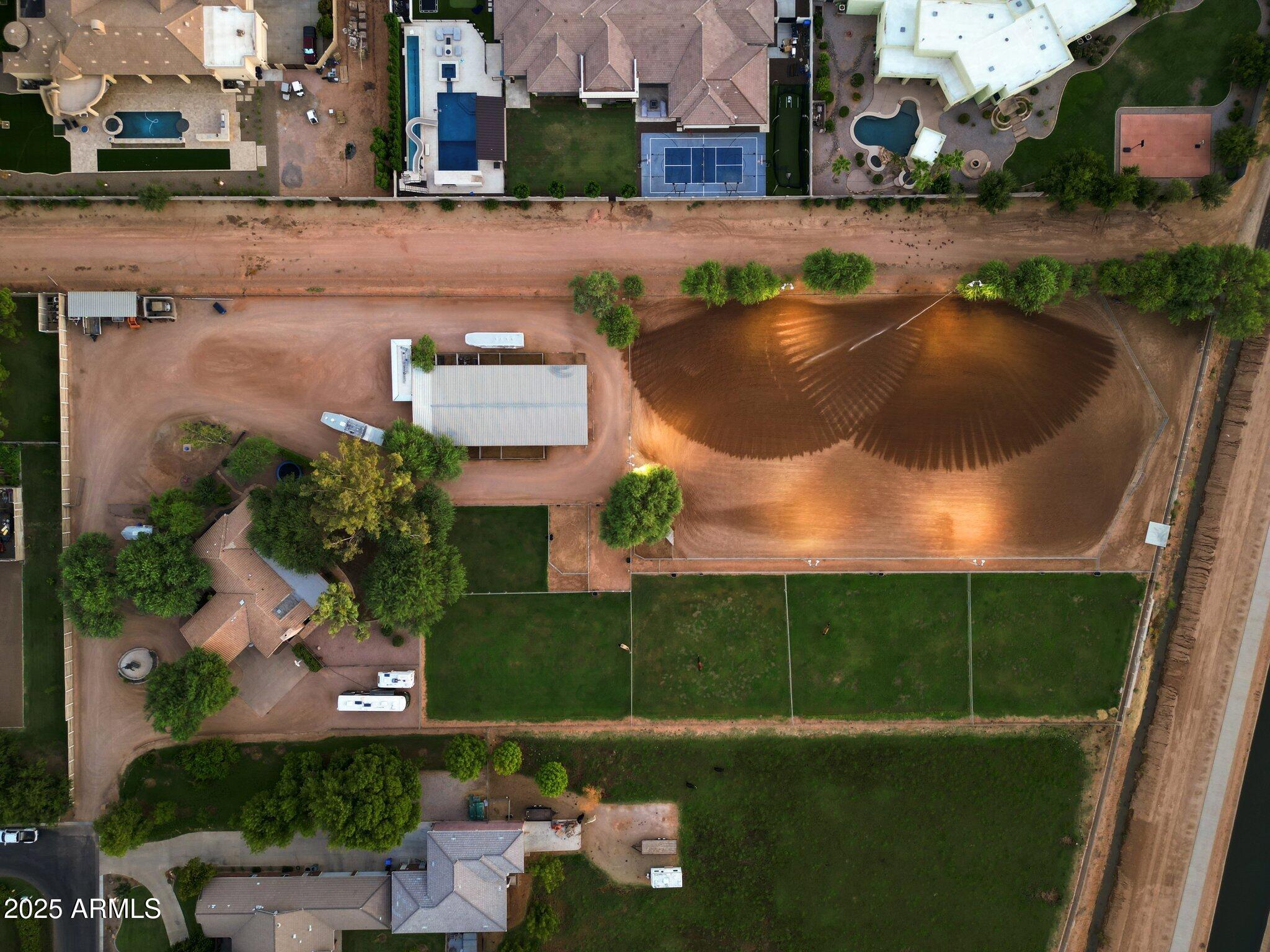 2601 E MESQUITE Street