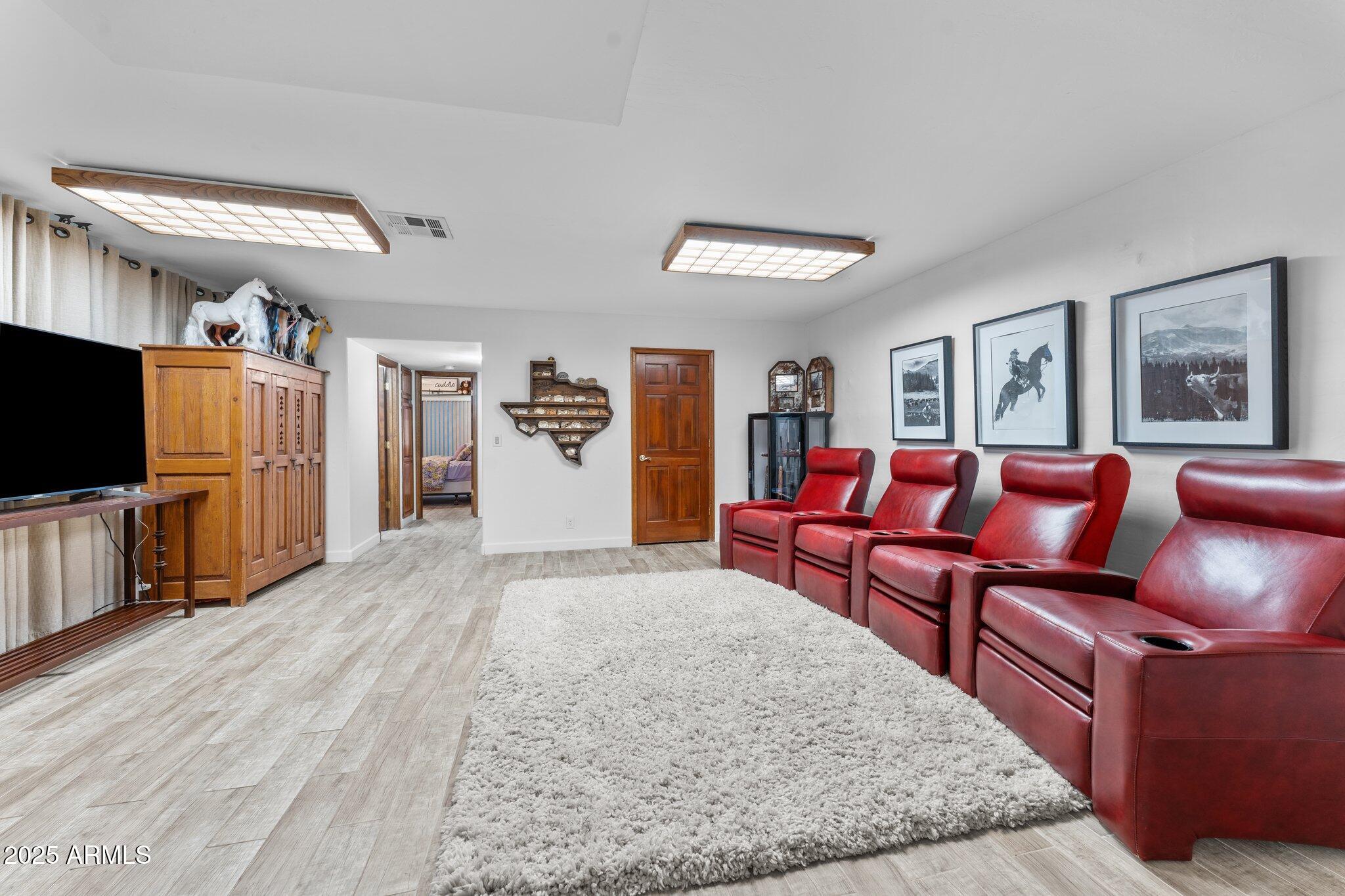 2601 E MESQUITE Street