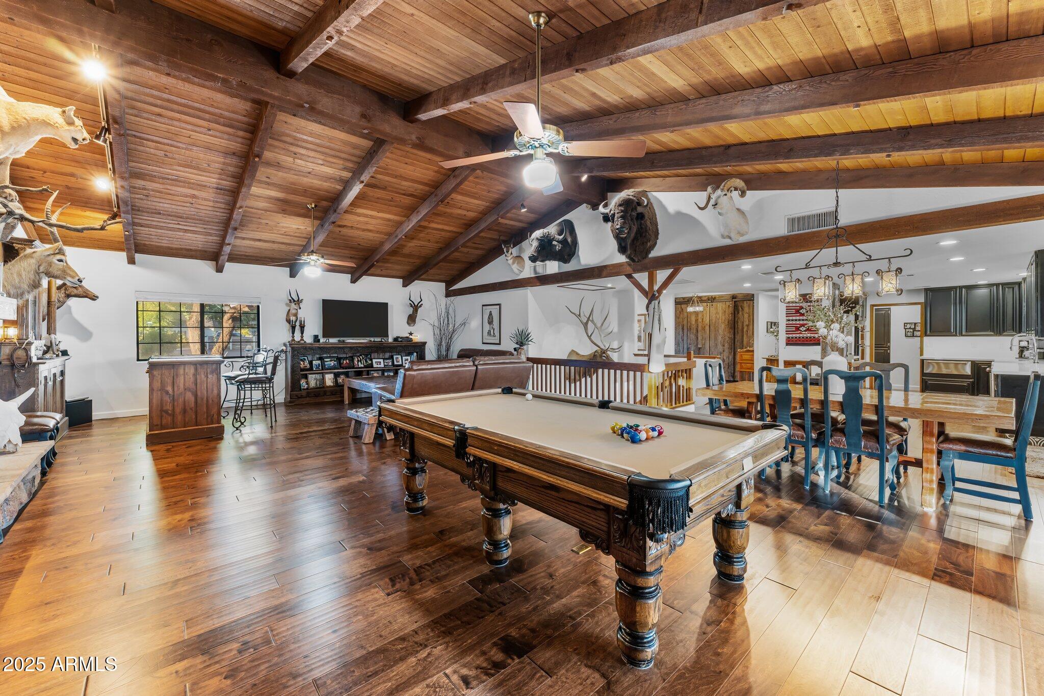 2601 E MESQUITE Street