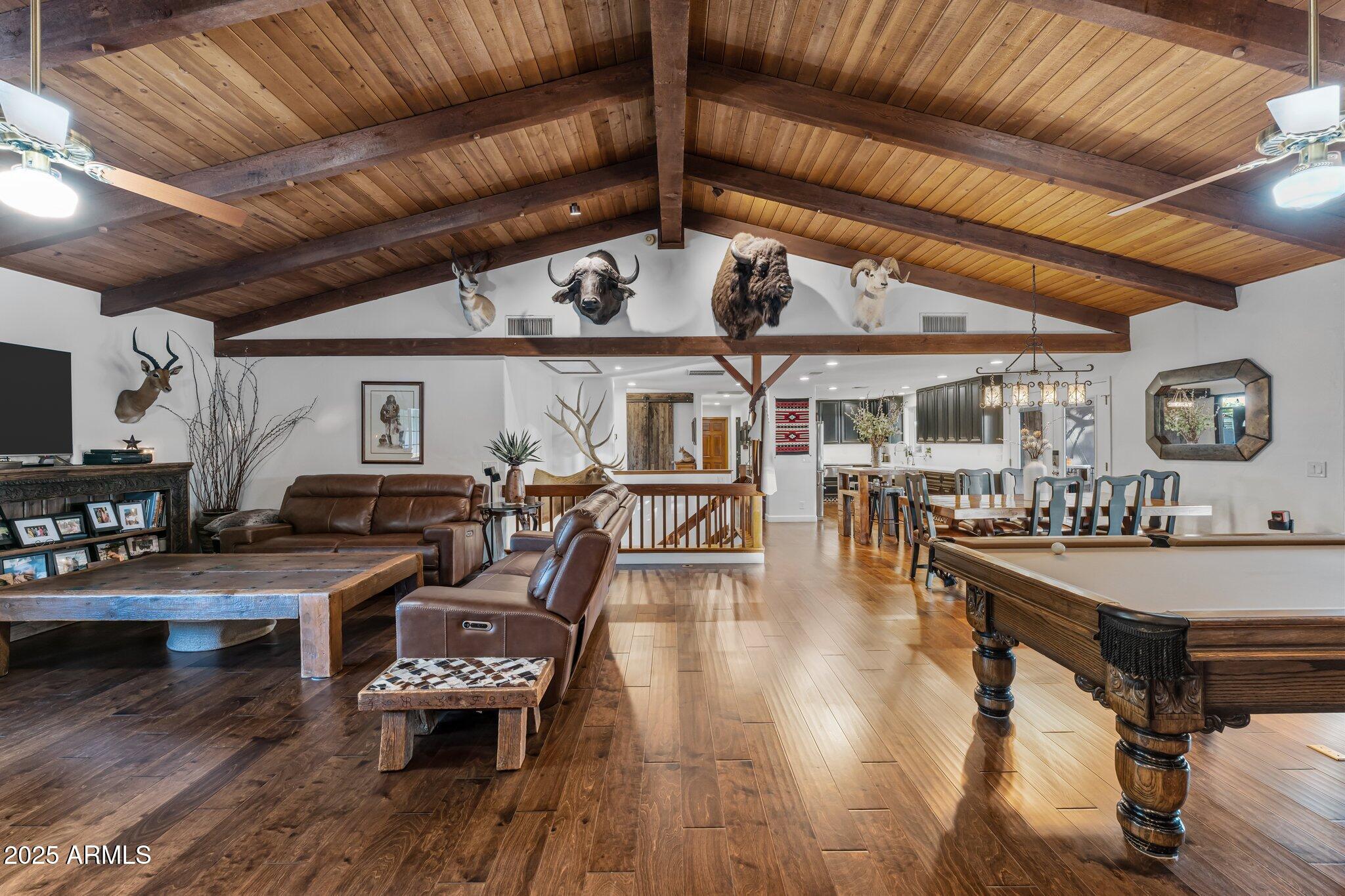 2601 E MESQUITE Street