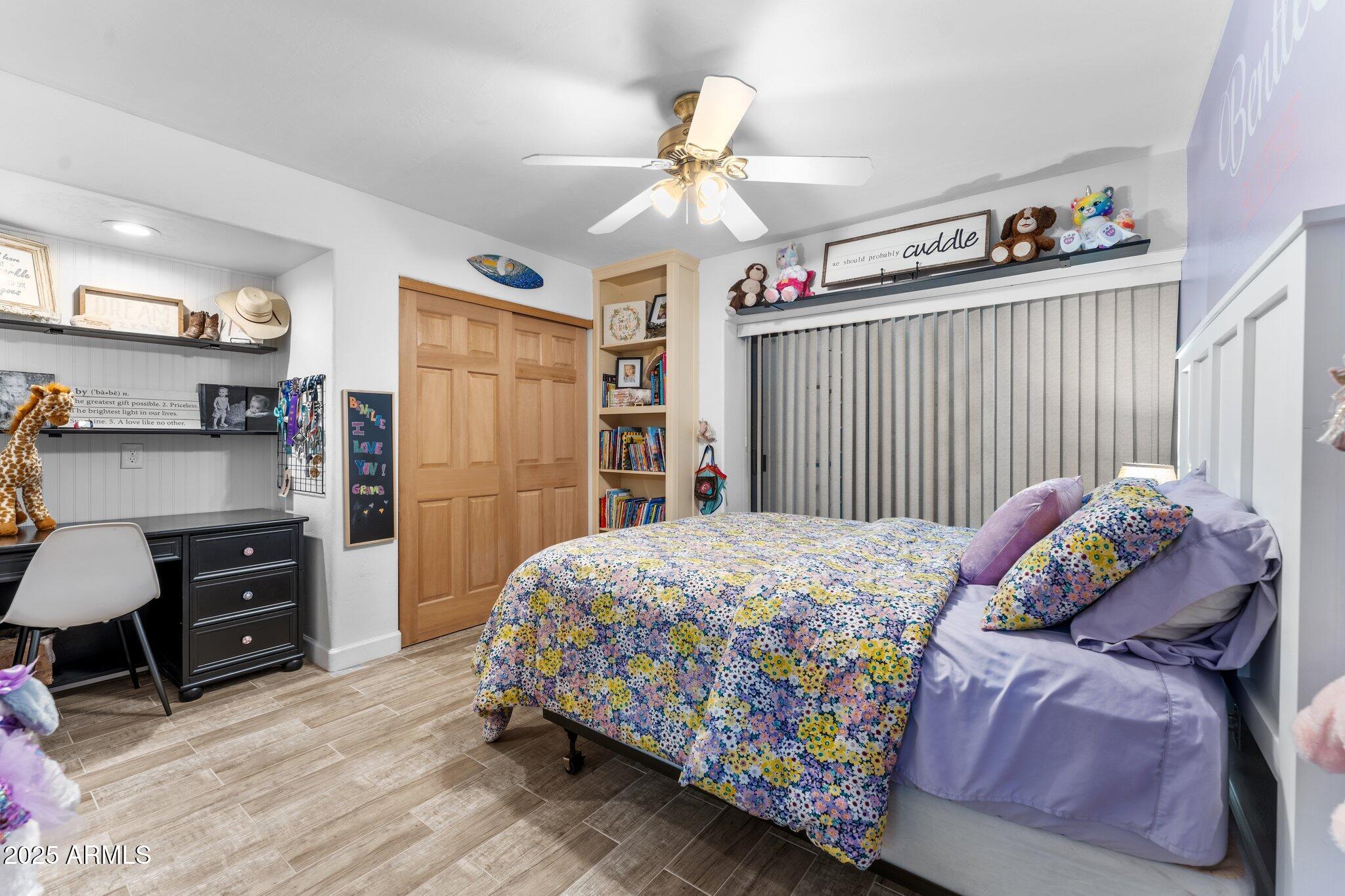 2601 E MESQUITE Street