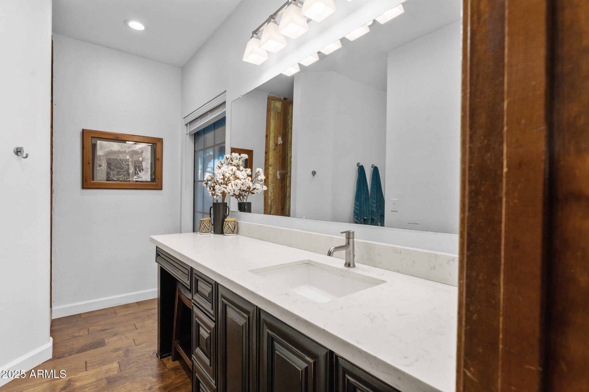 2601 E MESQUITE Street