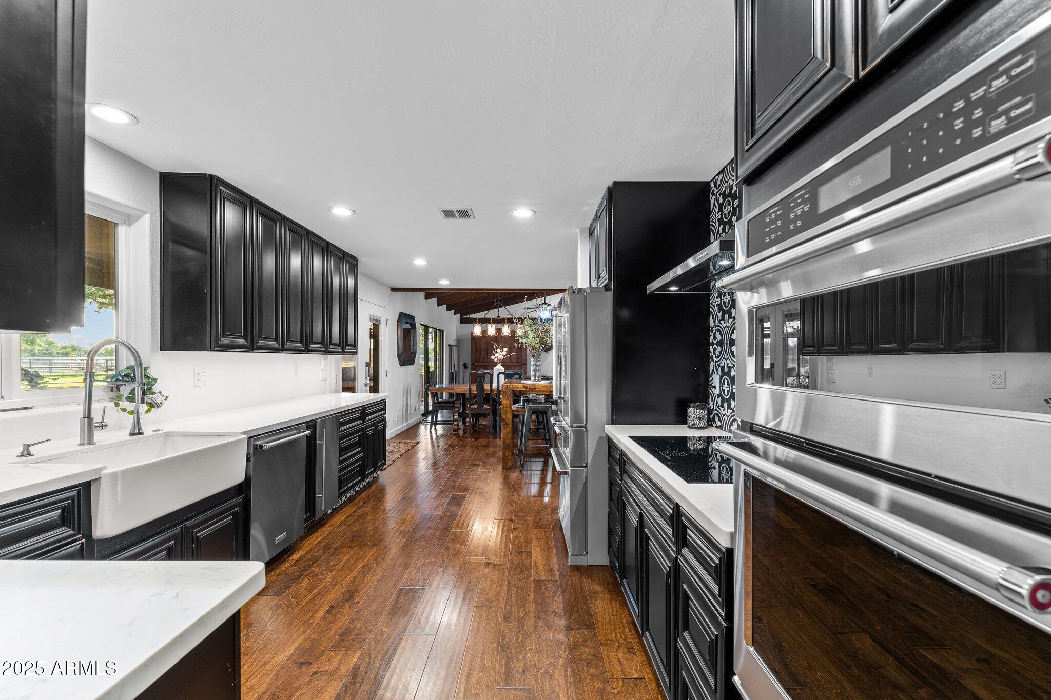 2601 E MESQUITE Street