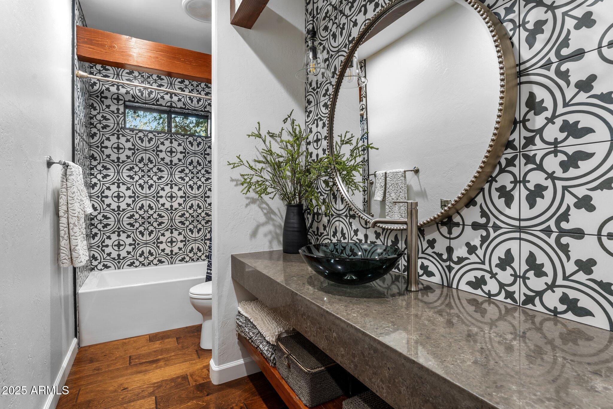 2601 E MESQUITE Street