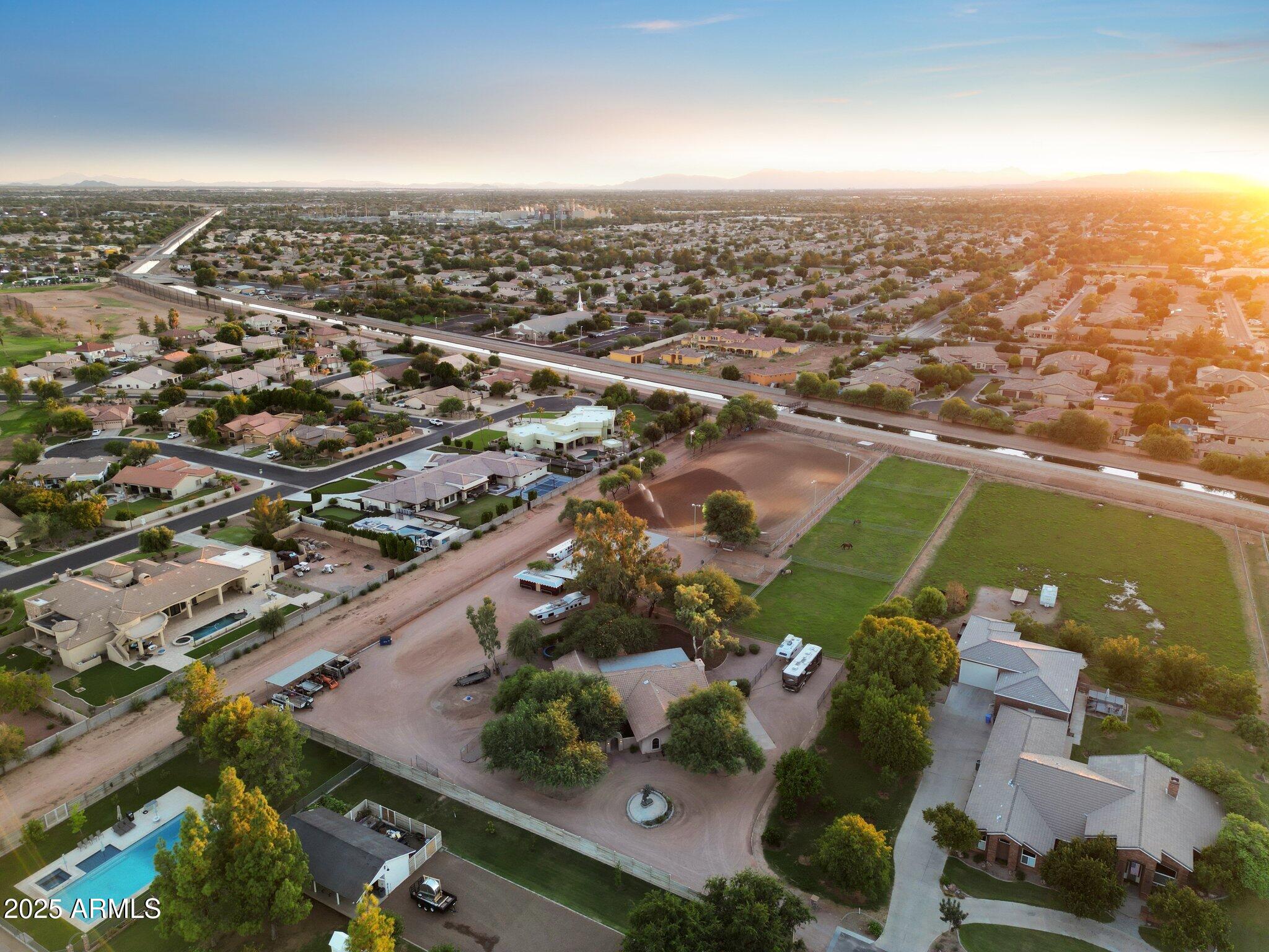 2601 E MESQUITE Street