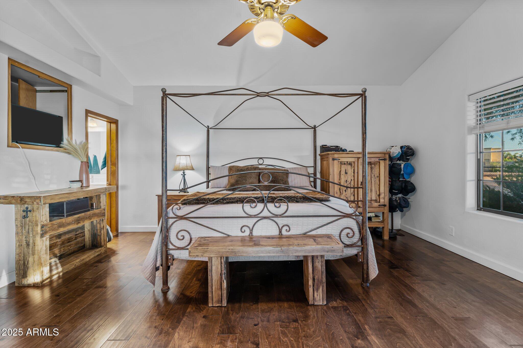 2601 E MESQUITE Street