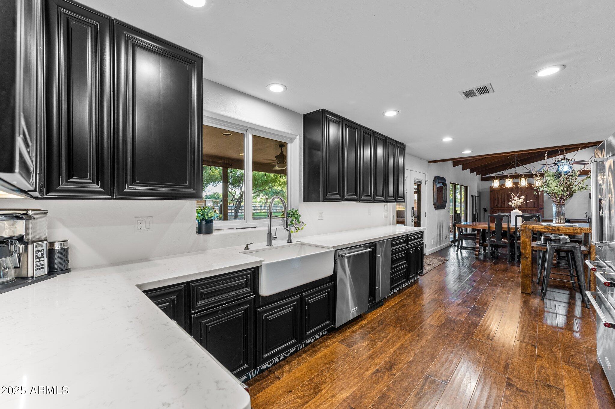 2601 E MESQUITE Street