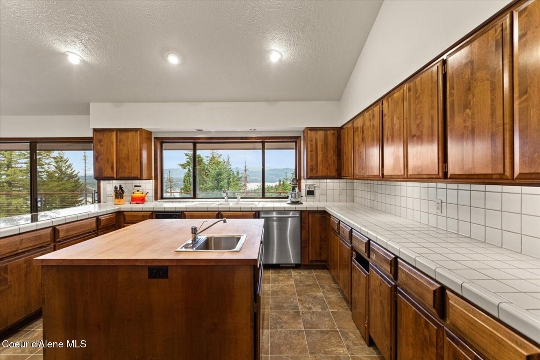 2305 E Packsaddle Dr, Coeur d'Alene