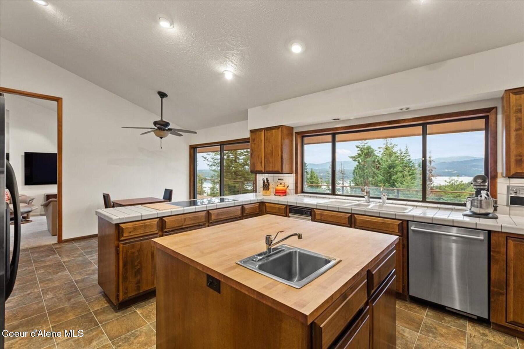 2305 E Packsaddle Dr, Coeur d'Alene