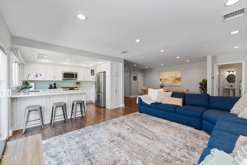 1525 Lyndhurst Avenue