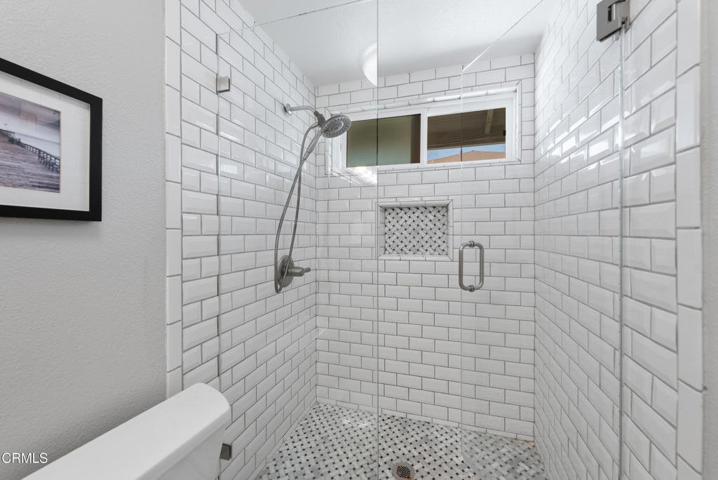 1525 Lyndhurst Avenue