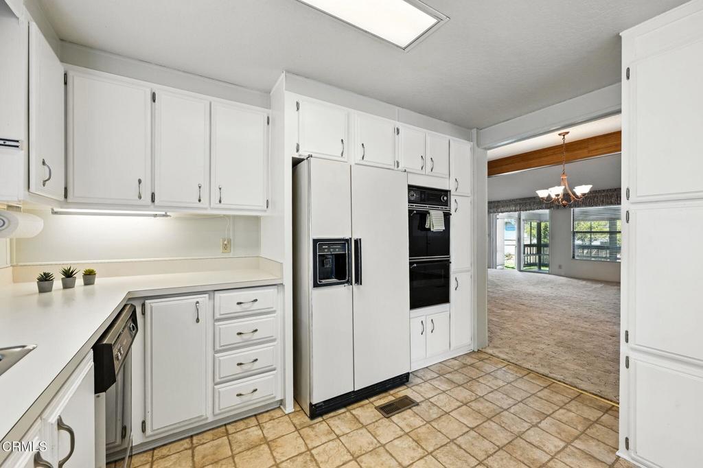 975 W Telegraph Road 52