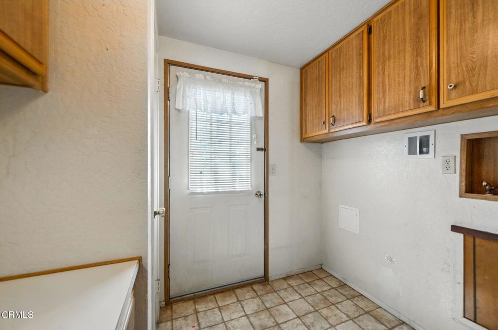 975 W Telegraph Road 52