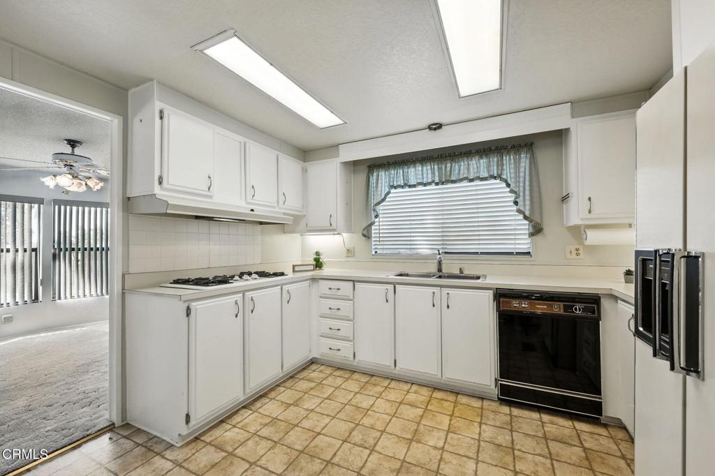 975 W Telegraph Road 52