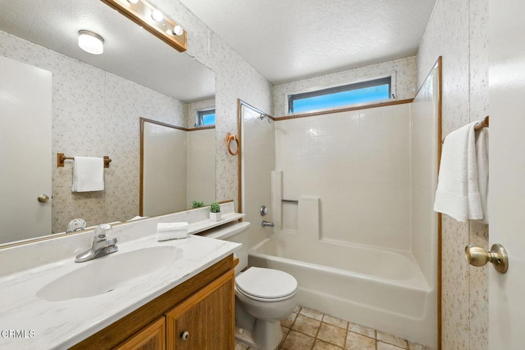 975 W Telegraph Road 52