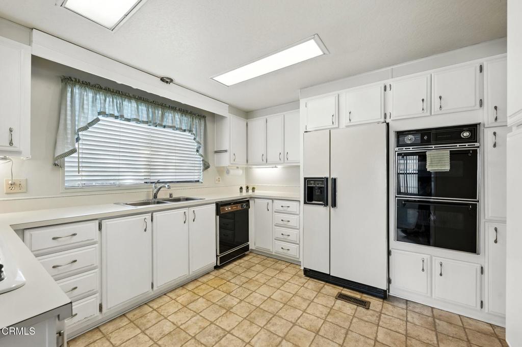 975 W Telegraph Road 52