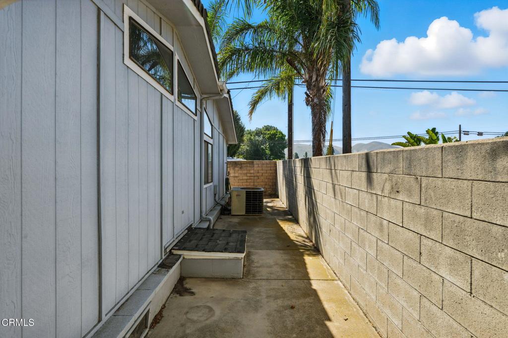 975 W Telegraph Road 52