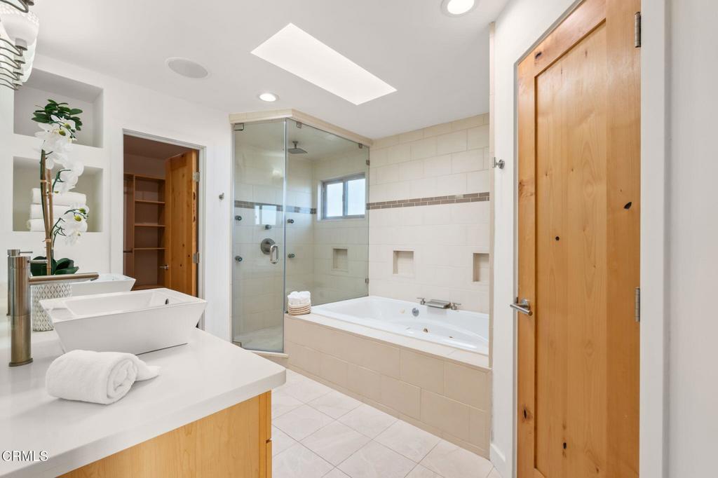 5000 Island View Street