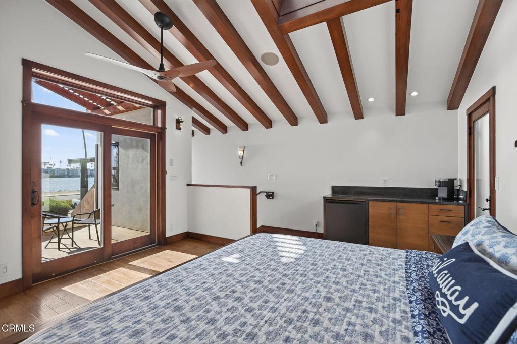 2916 Lakeshore Court