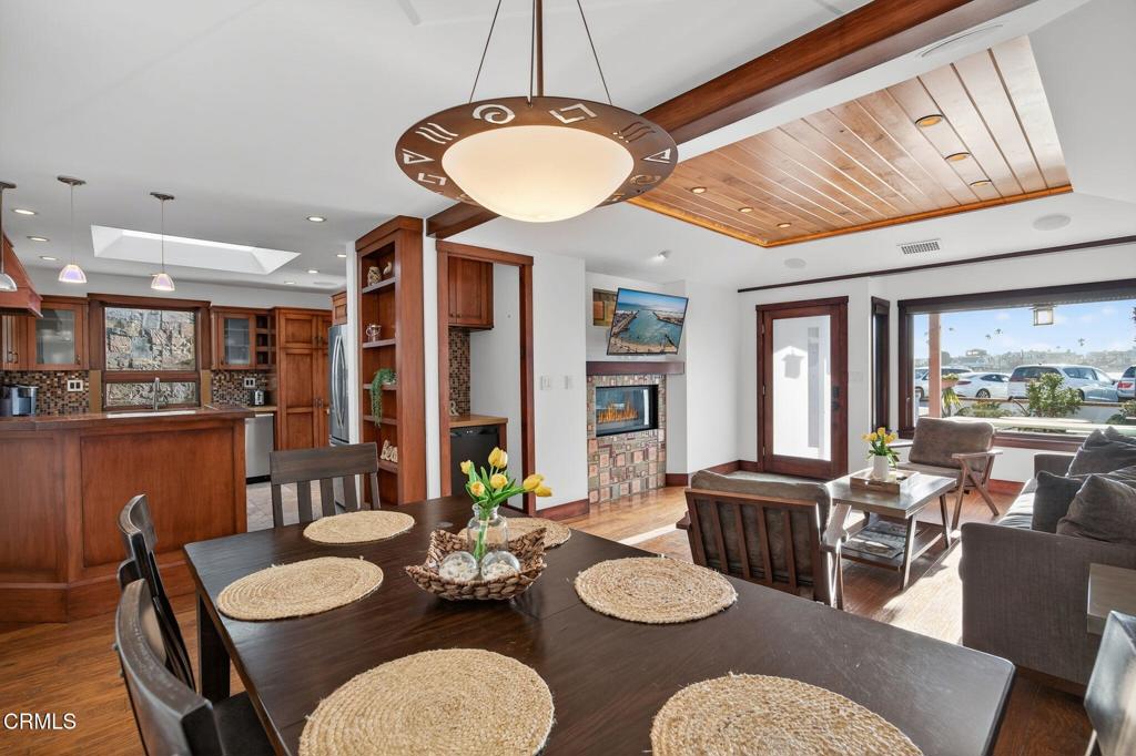 2916 Lakeshore Court