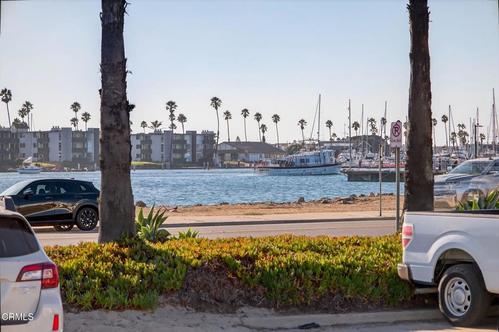 2916 Lakeshore Court