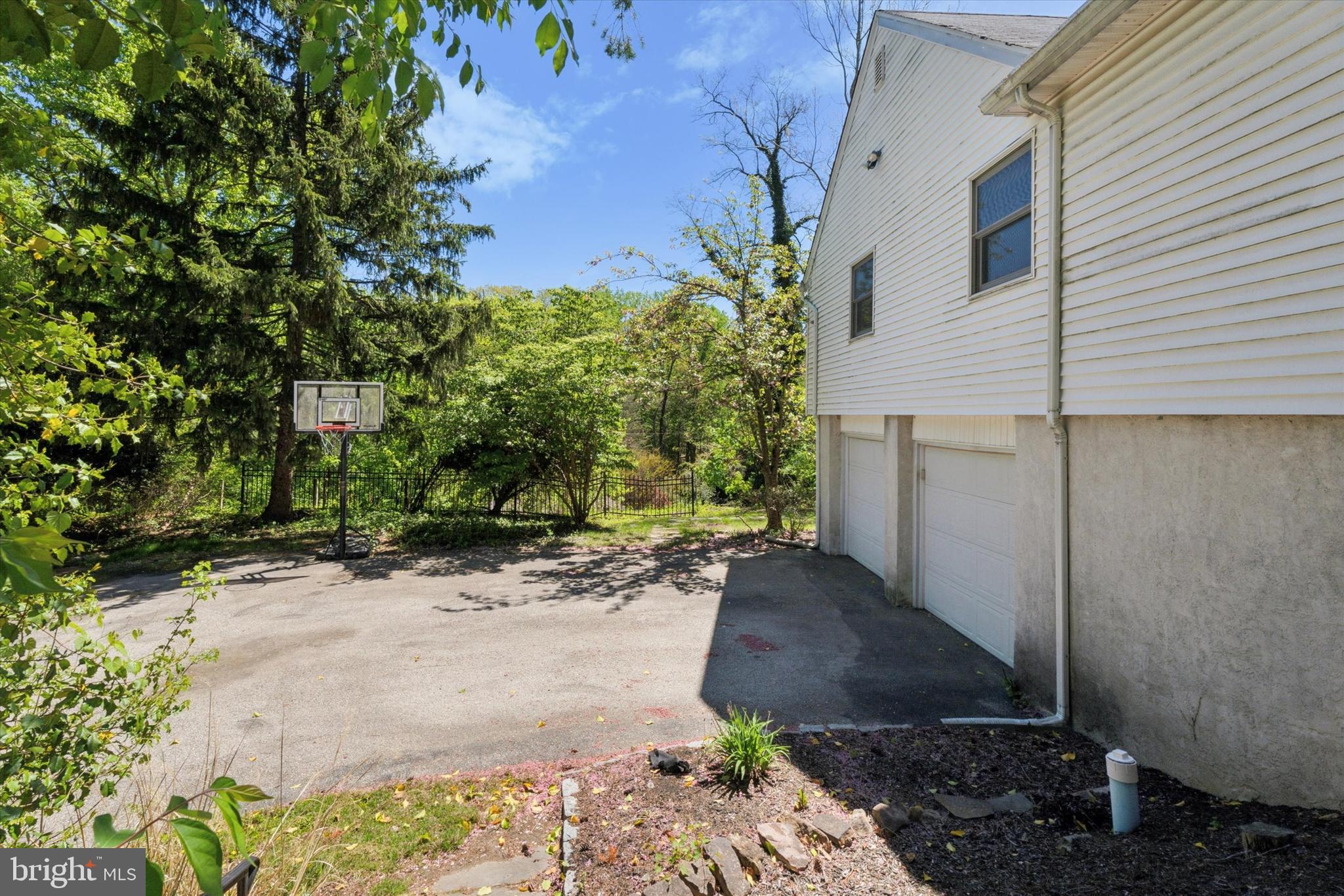317 HILLTOP RD