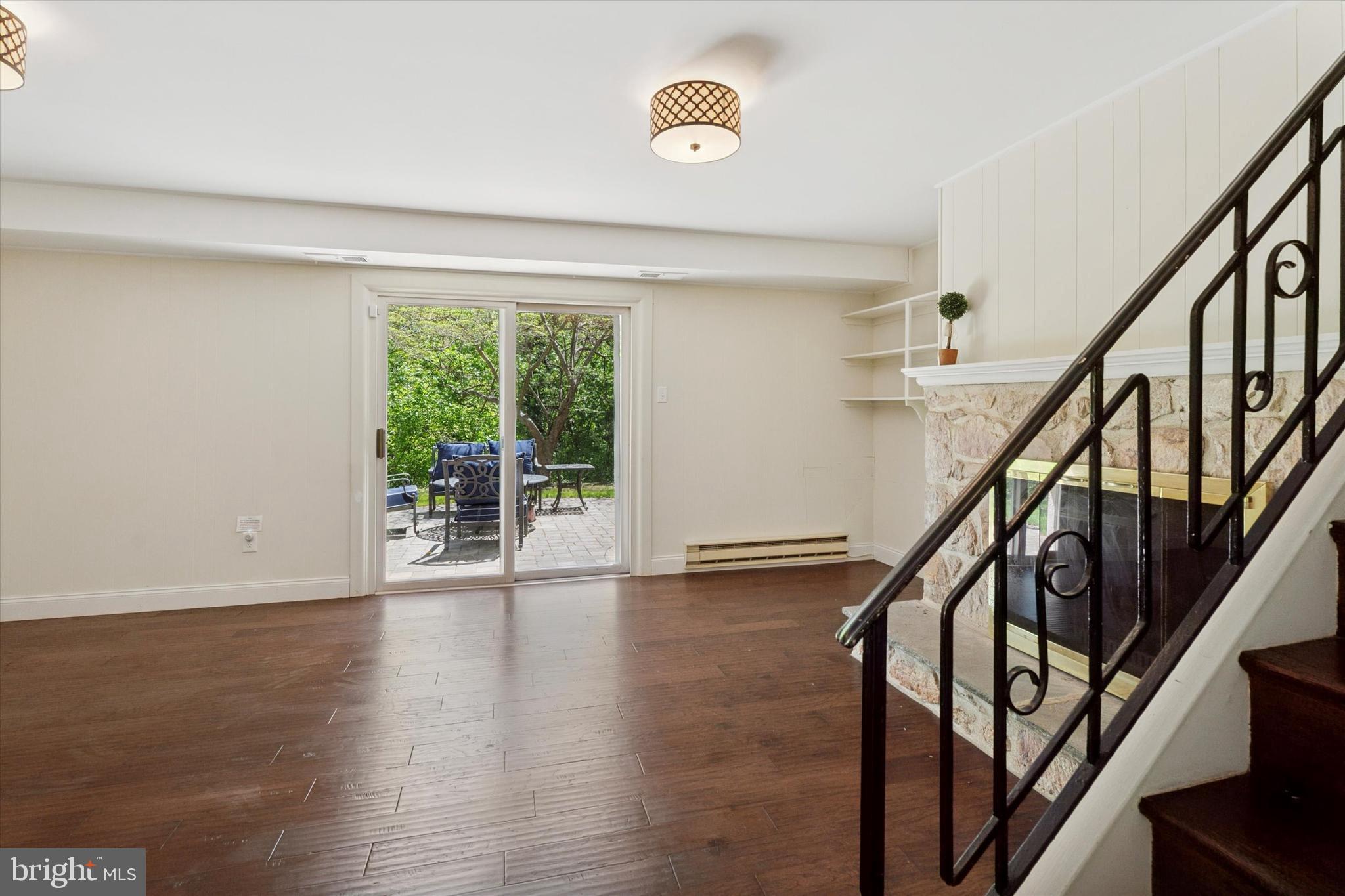 317 HILLTOP RD