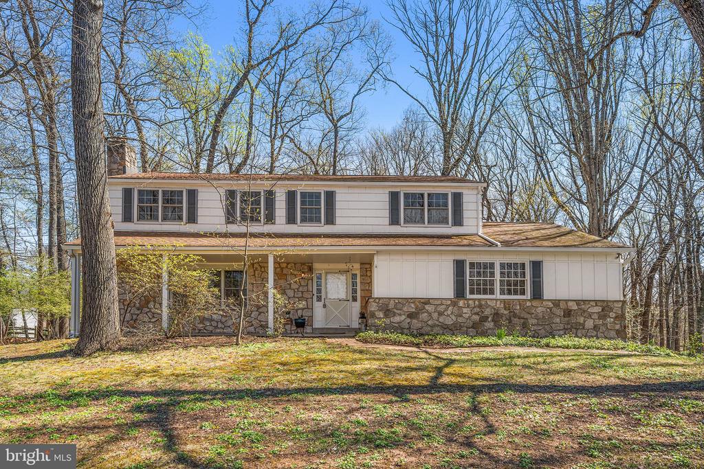 6 CYPRESS LANE