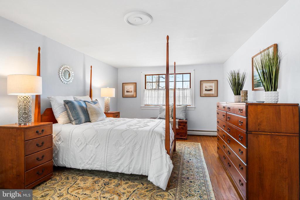 6 CYPRESS LANE