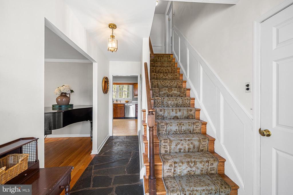 6 CYPRESS LANE