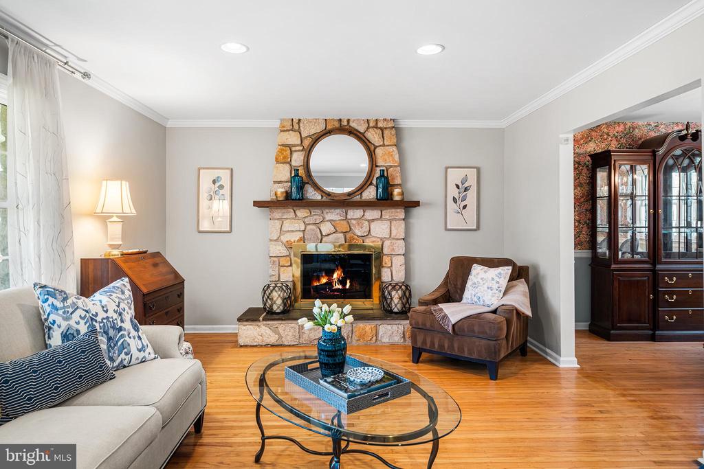 6 CYPRESS LANE