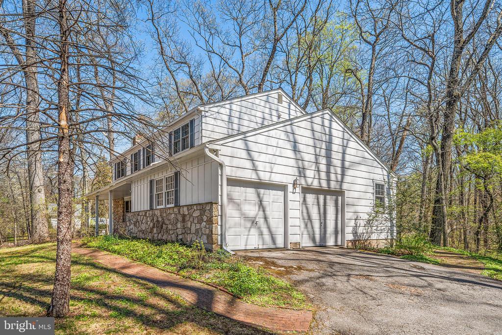 6 CYPRESS LANE
