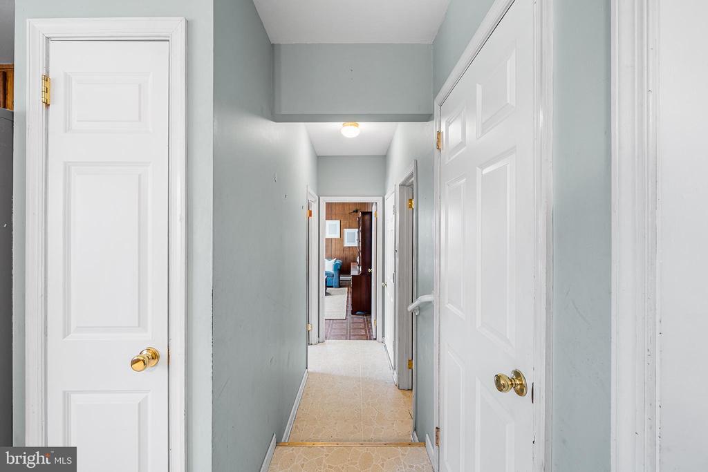 6 CYPRESS LANE