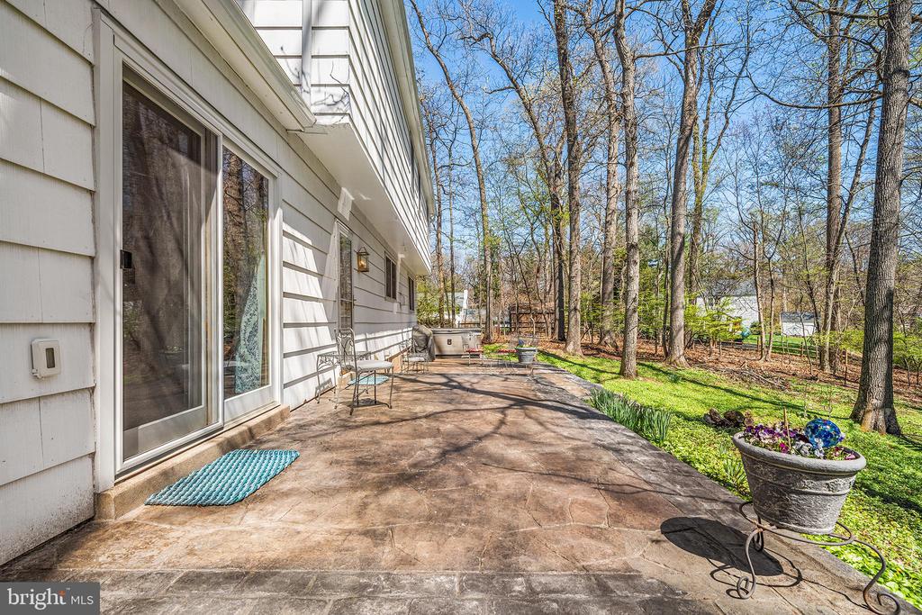 6 CYPRESS LANE