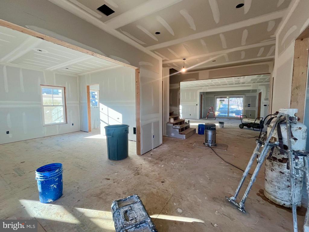 20 Longwood Dr