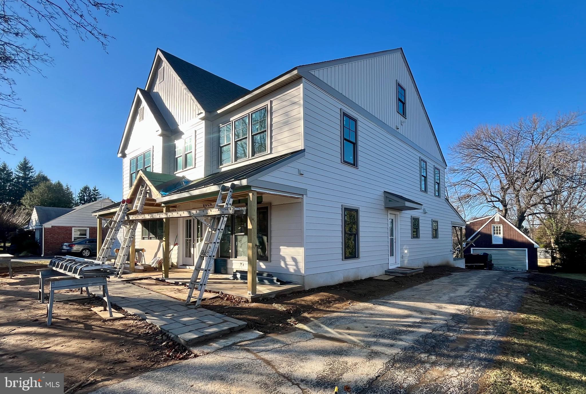 20 Longwood Dr