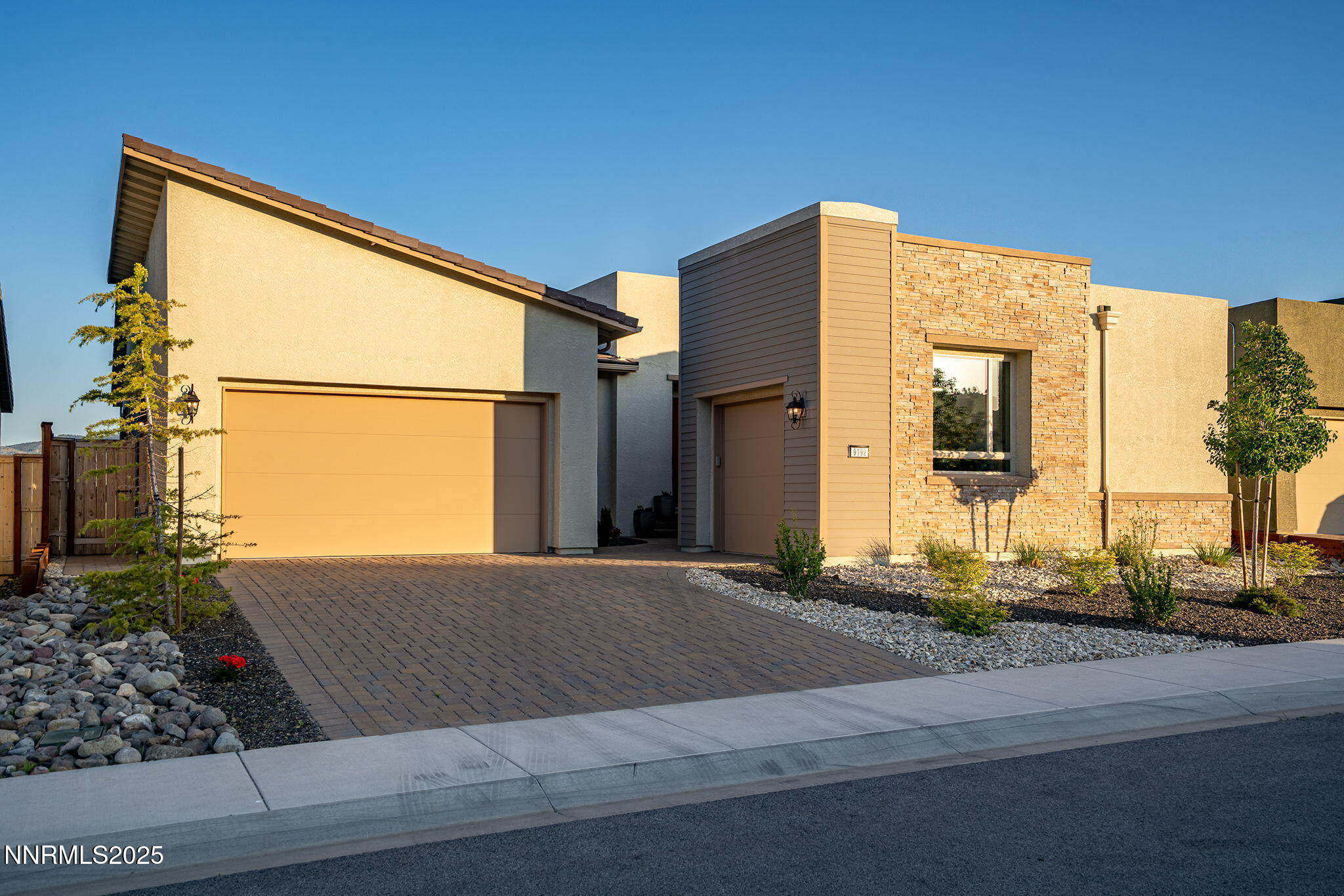 9192 GRAYCLIFF Lane