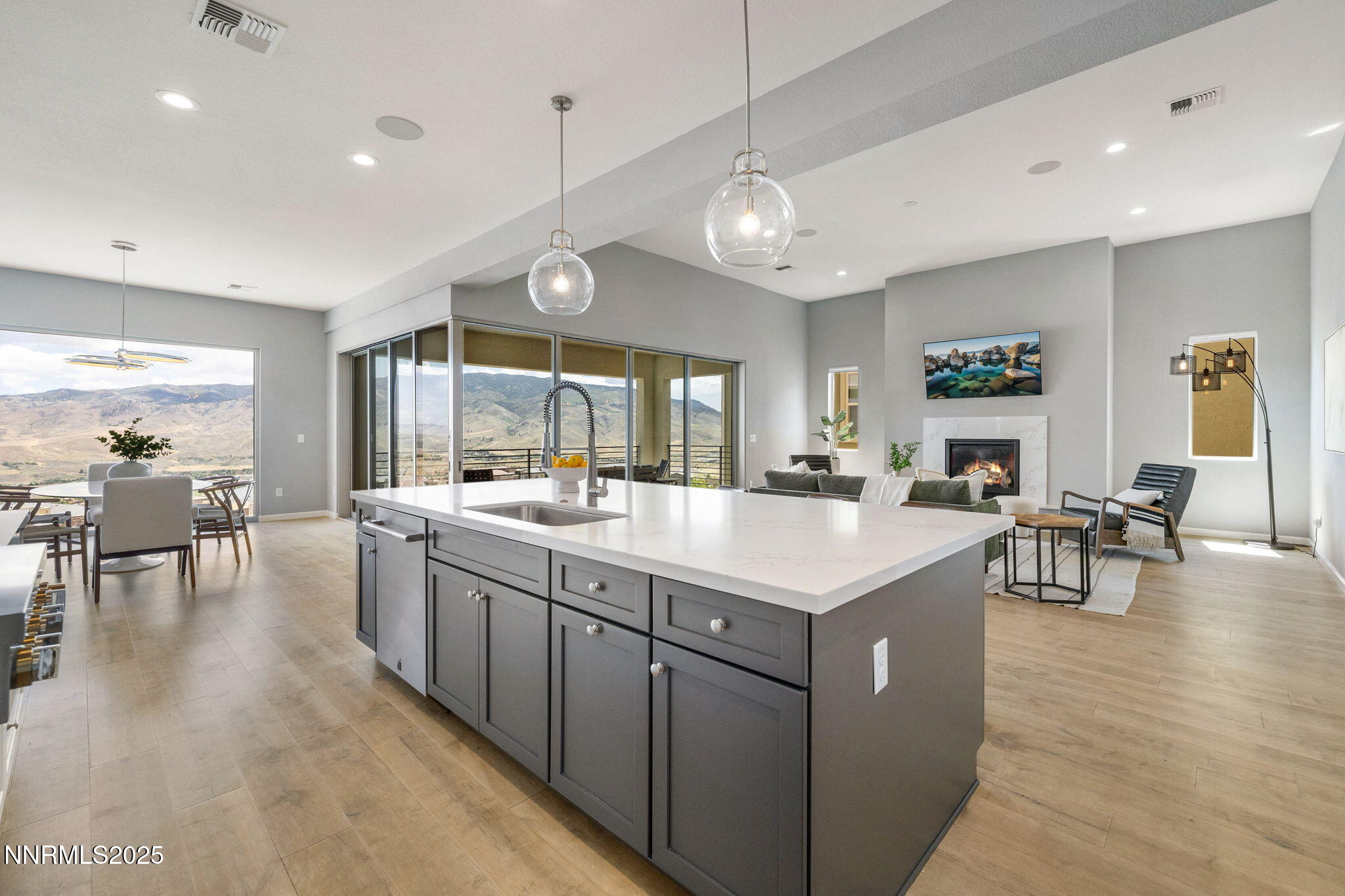9192 GRAYCLIFF Lane