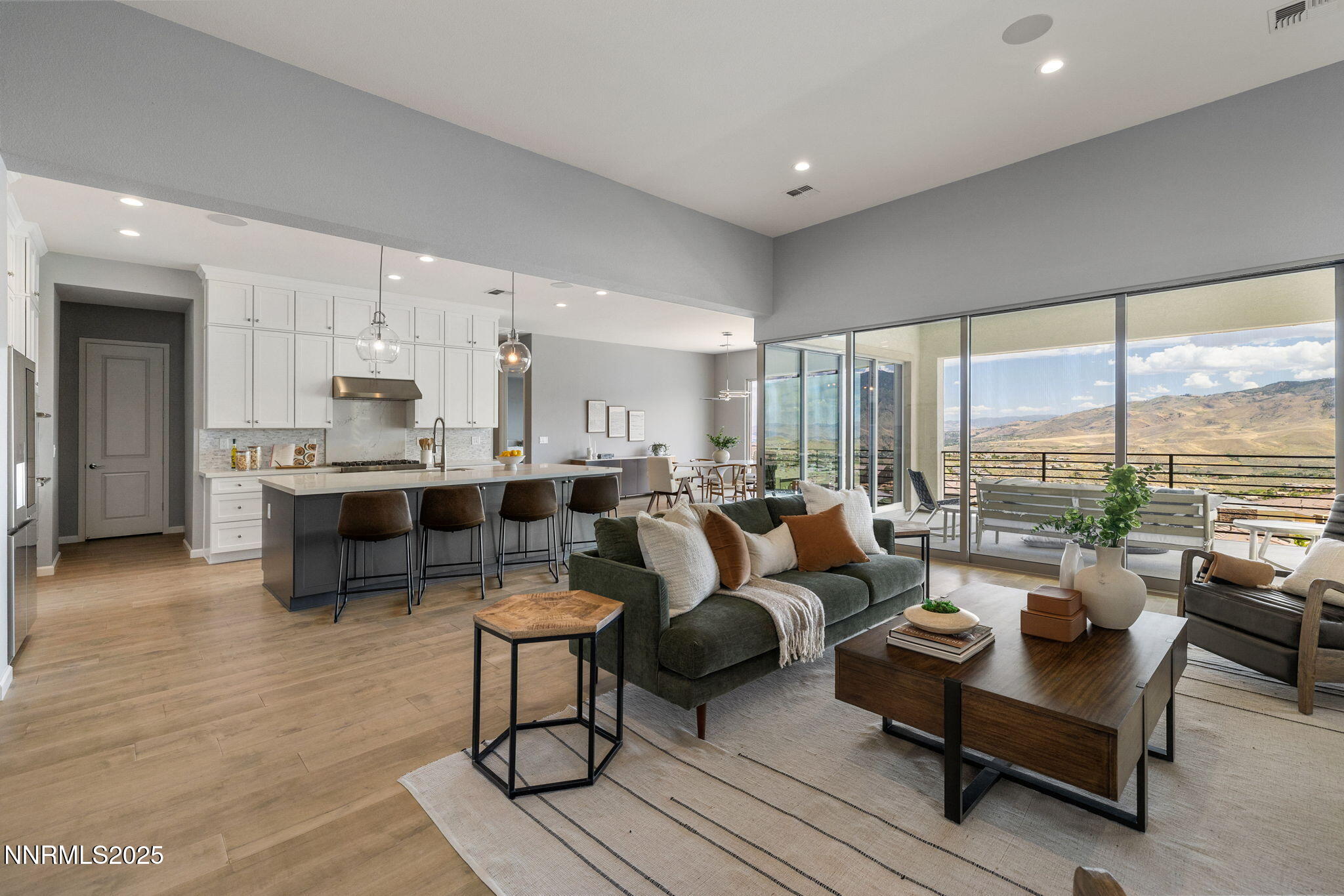 9192 GRAYCLIFF Lane