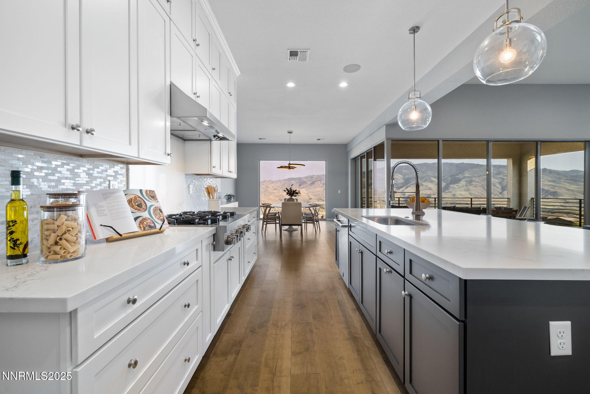 9192 GRAYCLIFF Lane