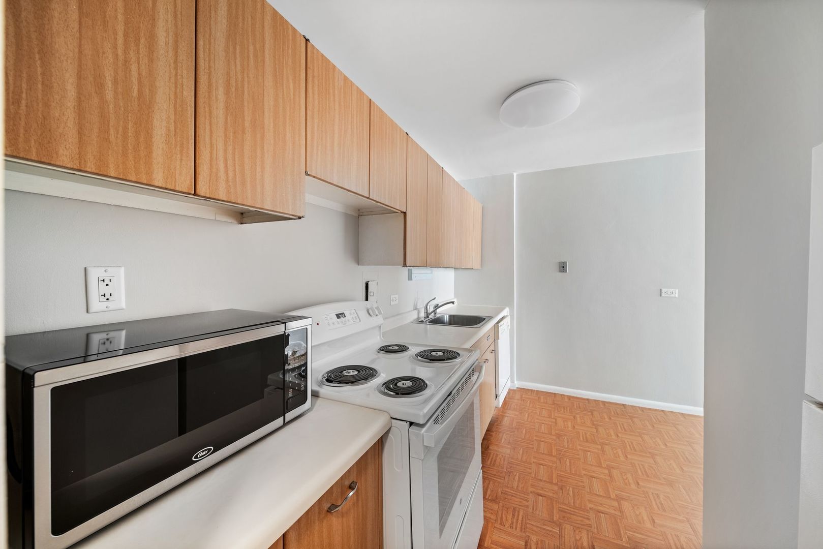 5701 N Sheridan Road Unit: 17H